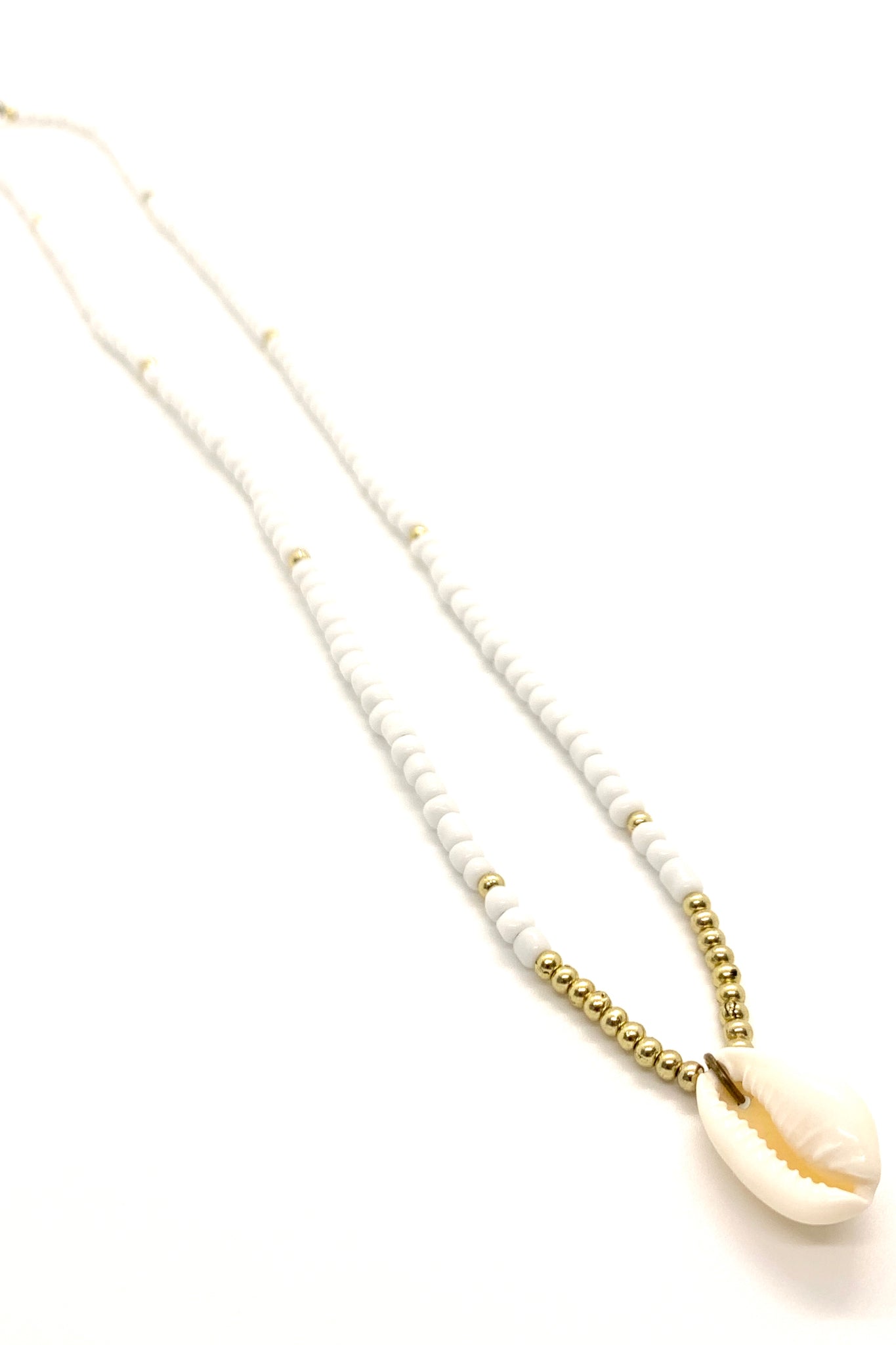 Medium long summary necklace with Shell Charm