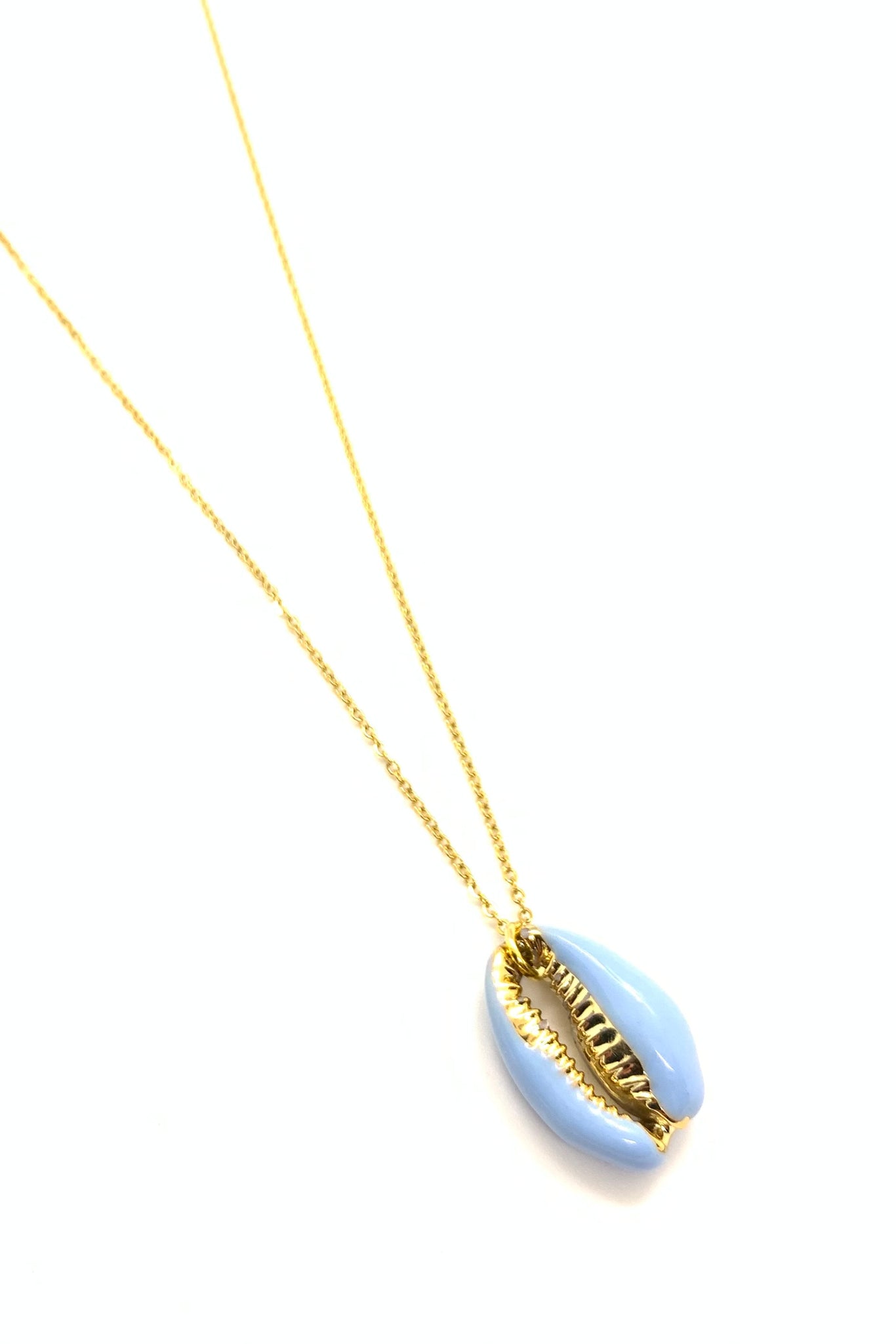 Short necklace with lavender blue shell charm