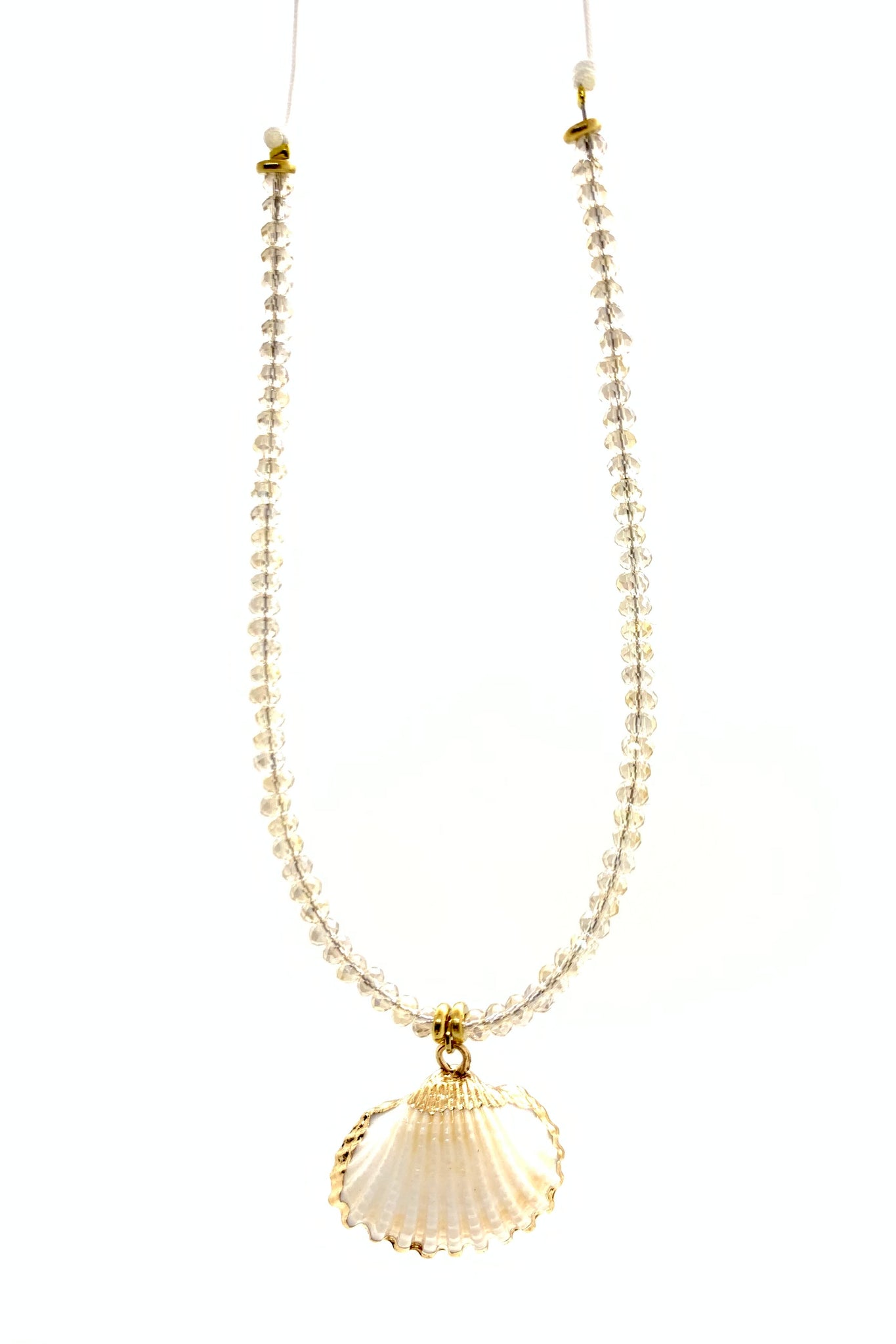 Short necklace with shell charm gold